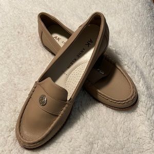 Tan AK Anne Klein Women’s Loafers Size 9 NWOT